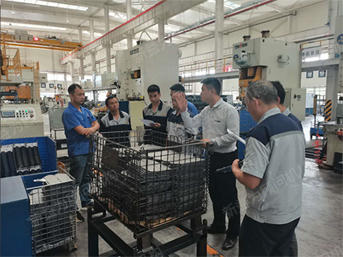 新益為顧問老師和企業管理親赴現場 新益為顧問老師和企業管理親赴現場